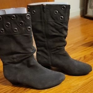 Grey boots